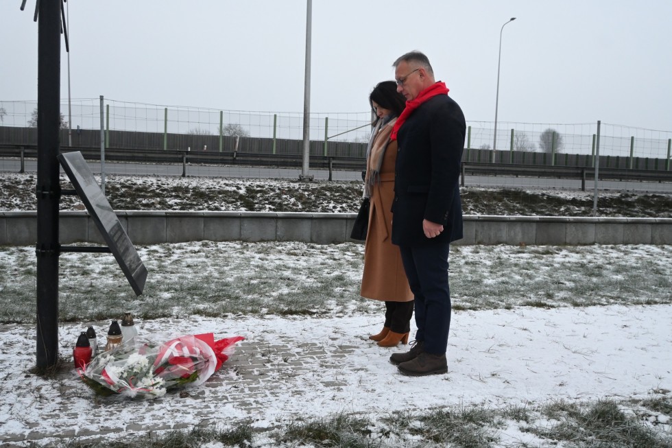Nowy Dwór Gdański. Uroczystość upamiętnienia tragicznej śmierci czołgistów w 1981 r.