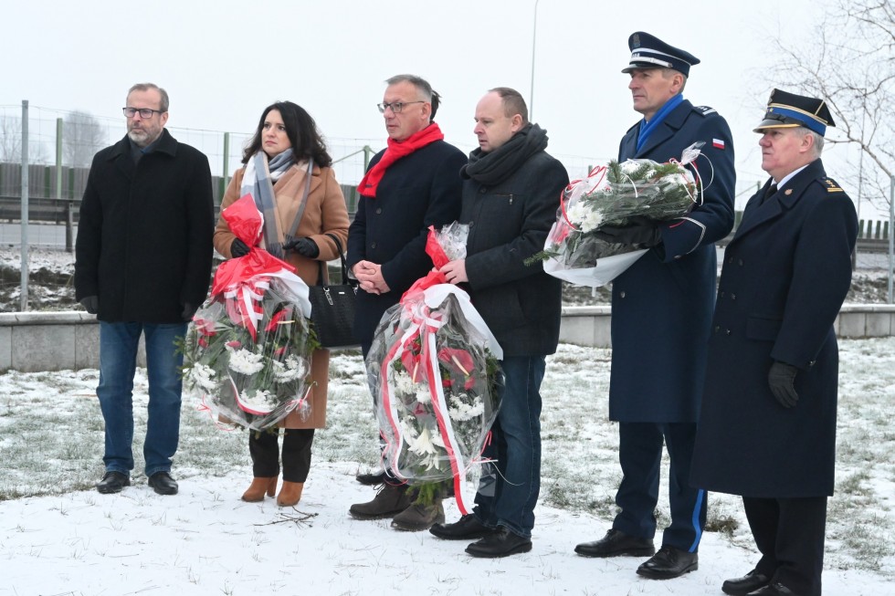 Nowy Dwór Gdański. Uroczystość upamiętnienia tragicznej śmierci czołgistów w 1981 r.