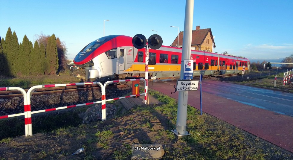 Kiedy w końcu uruchomiona zostanie sygnalizacja świetlna i szlabany na przejeździe kolejowym na ul. de Gaulle'a w Malborku? PKP PLK po raz 4 przekłada termin.