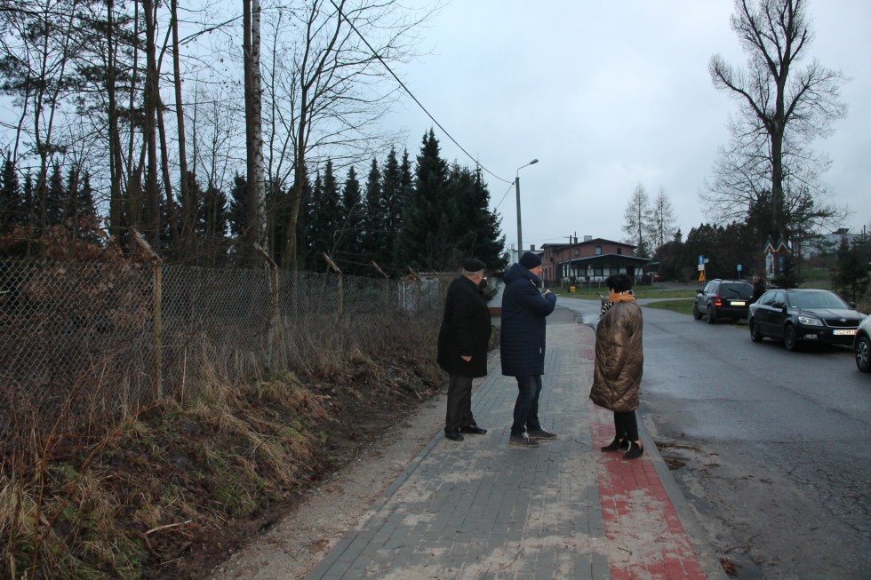Mikołajki Pomorskie. Nowy chodnik poprawił bezpieczeństwo mieszkańców.