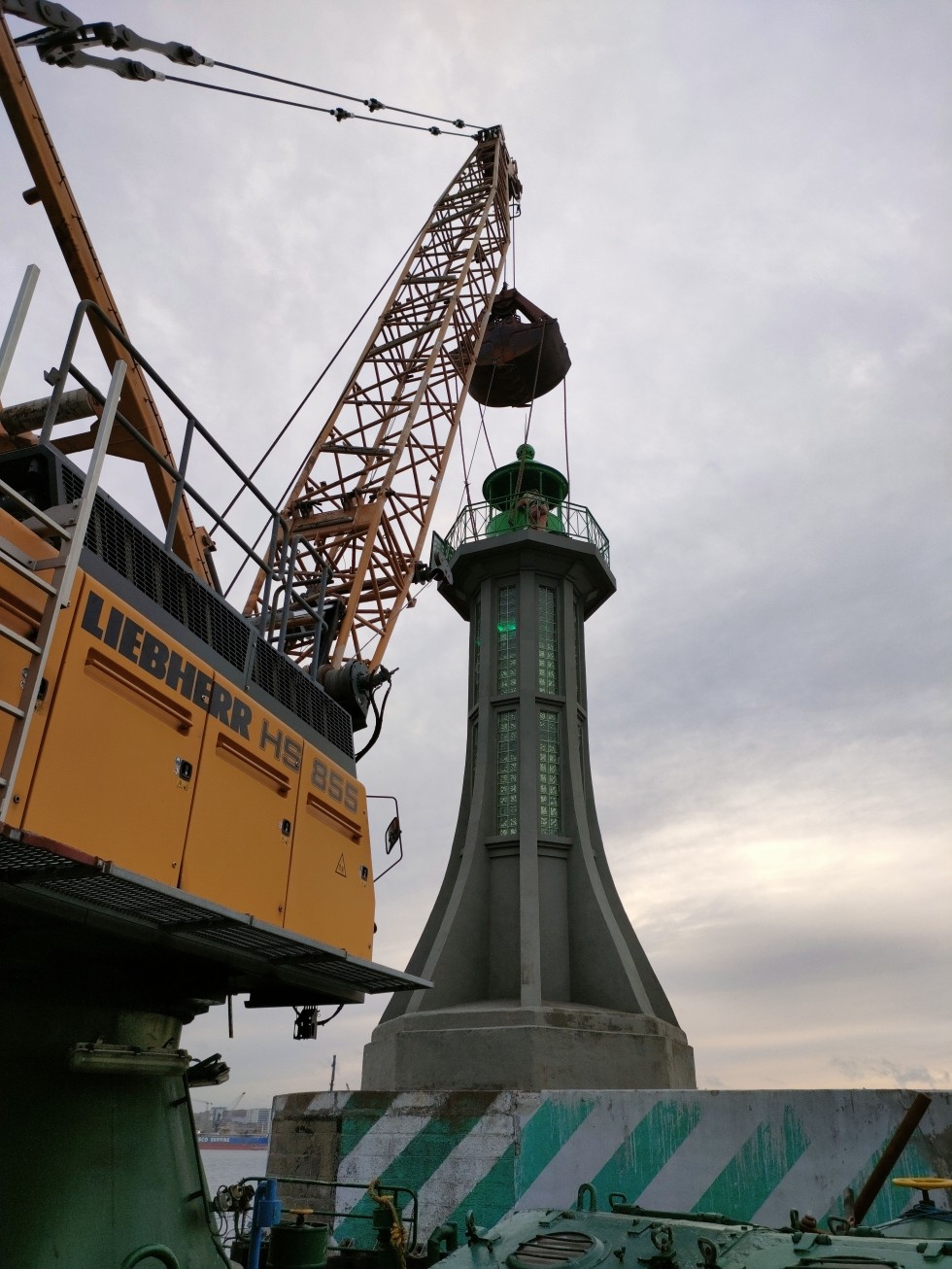 Rozpoczyna się zasilanie brzegu morskiego piaskiem z prac na torze wodnym do Portu Gdynia.