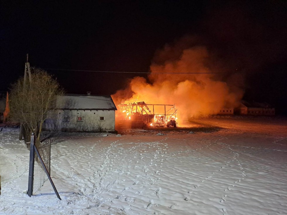 Powiat sztumski. Pożar garażu i stodoły w Żuławce Sztumskiej.