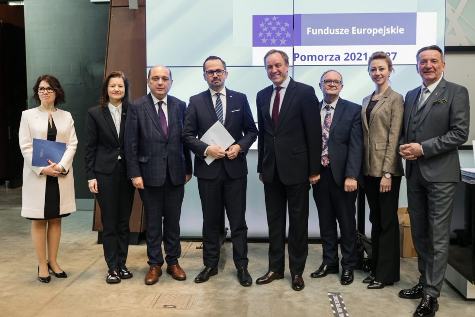 To ważny dzień dla Pomorza. Fundusze Europejskie dla naszego regionu zatwierdzone przez Komisję Europejską.