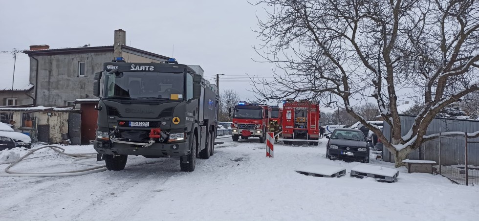 Pożar garażu i altanki – tygodniowy raport malborskich służb mundurowych.