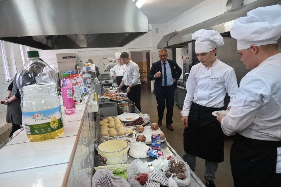 Nowy Dwór Gdański. Wielkie pączkobranie w Zespole Szkół.