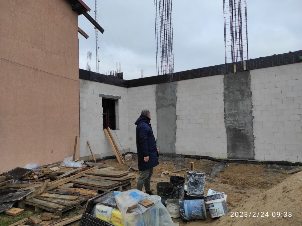 Miłoradz. Budowa nowej hali sportowej na półmetku.
