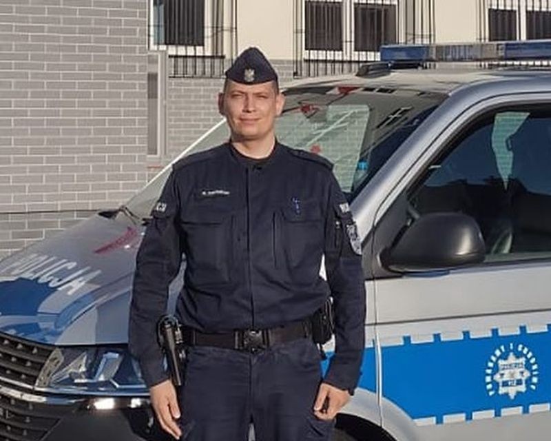Malbork. Mężczyzna spadł ze schodów i stracił przytomność – uratowali go policjanci.