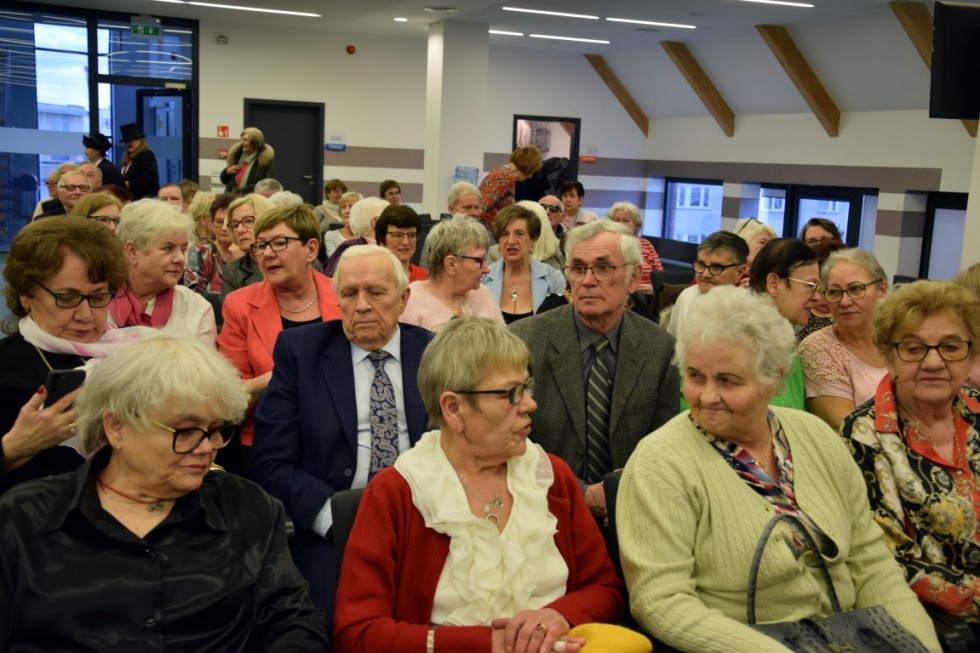 Malbork. Uniwersytet 3 Wieku – Dzień Kobiet i Mężczyzn na wesoło.