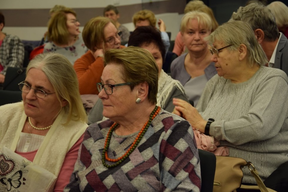 Malbork. Uniwersytet 3 Wieku – Dzień Kobiet i Mężczyzn na wesoło.