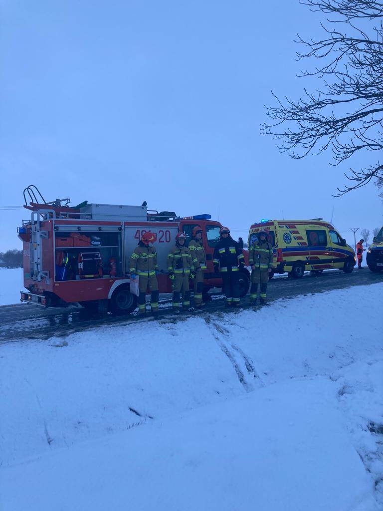 DK55. Bus w rowie w Dębinie – 4 osoby w szpitalu.