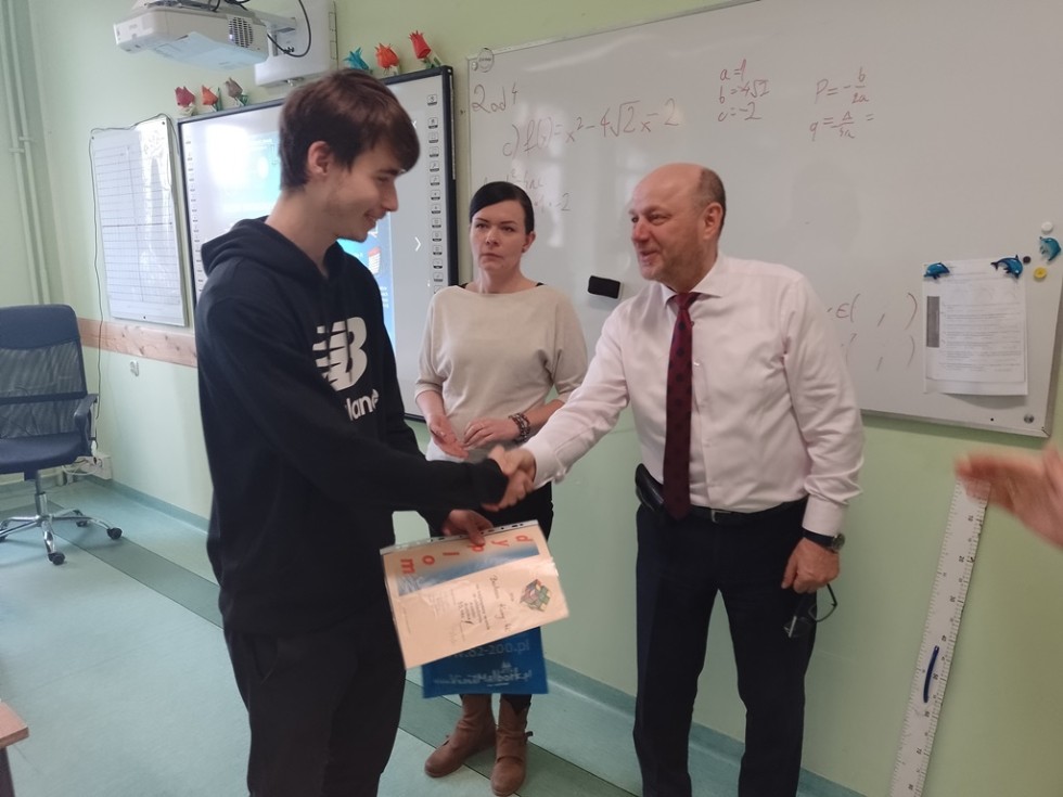 Malbork. Dzień Liczby Pi w Technikum nr 3 – uczeń wyrecytował 127 cyfr.