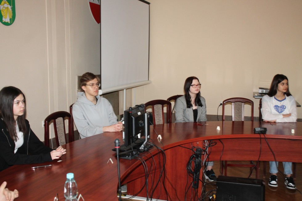 Sztum. Julia, Adrianna i Paweł zwycięzcami regionalnych eliminacji konkursu o samorządzie terytorialnym.
