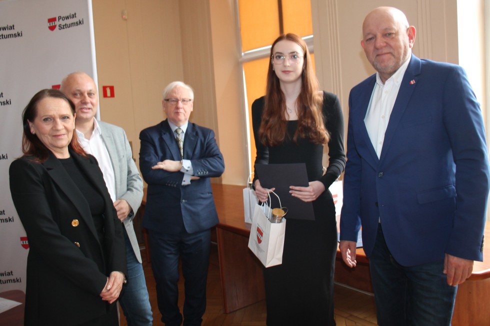Sztum. Julia, Adrianna i Paweł zwycięzcami regionalnych eliminacji konkursu o samorządzie terytorialnym.
