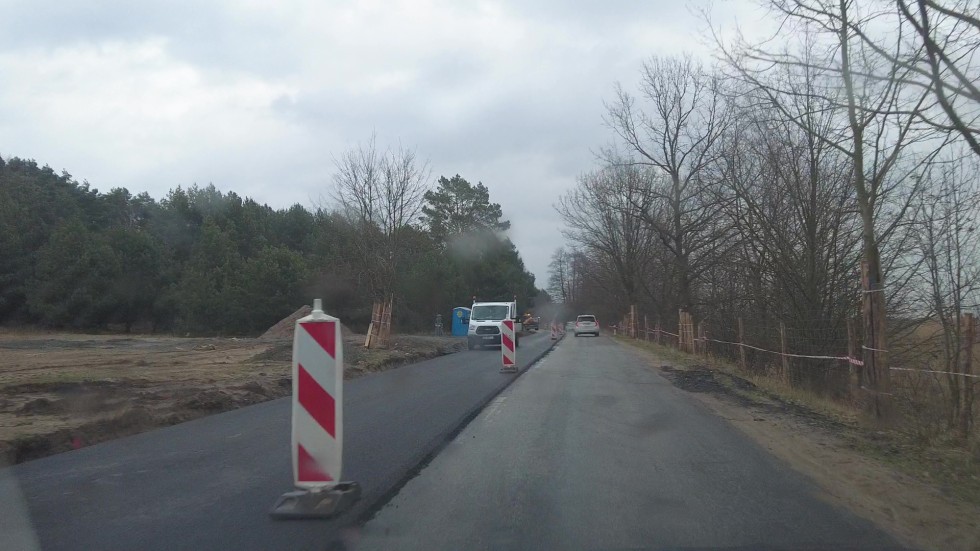 Na pierwszej połowie odcinka DW 501 pojawił się nowy asfalt. W końcu ruszyła przebudowa drogi Krynica Morska - Stegna.