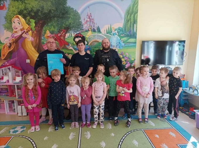Sztum. Przedszkolaki wiedzą, jak być bezpiecznym na drodze.