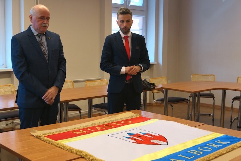 Malbork. Prezentacja sztandaru – miasto ma nowy symbol.
