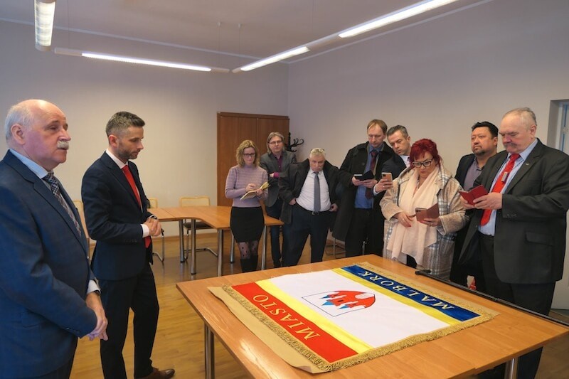 Malbork. Prezentacja sztandaru – miasto ma nowy symbol.