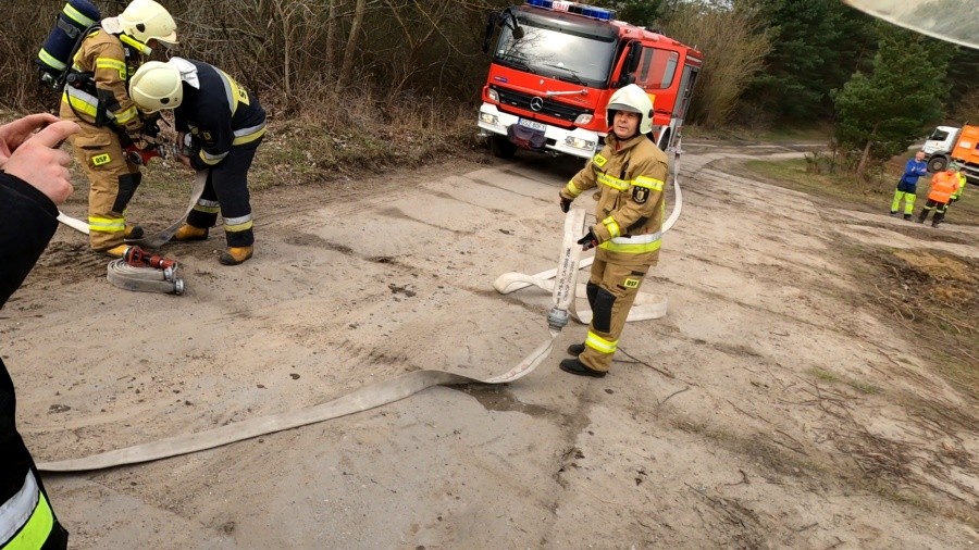 Powiat sztumski. Ćwiczenia strażaków w PSZOK w Miniętach.