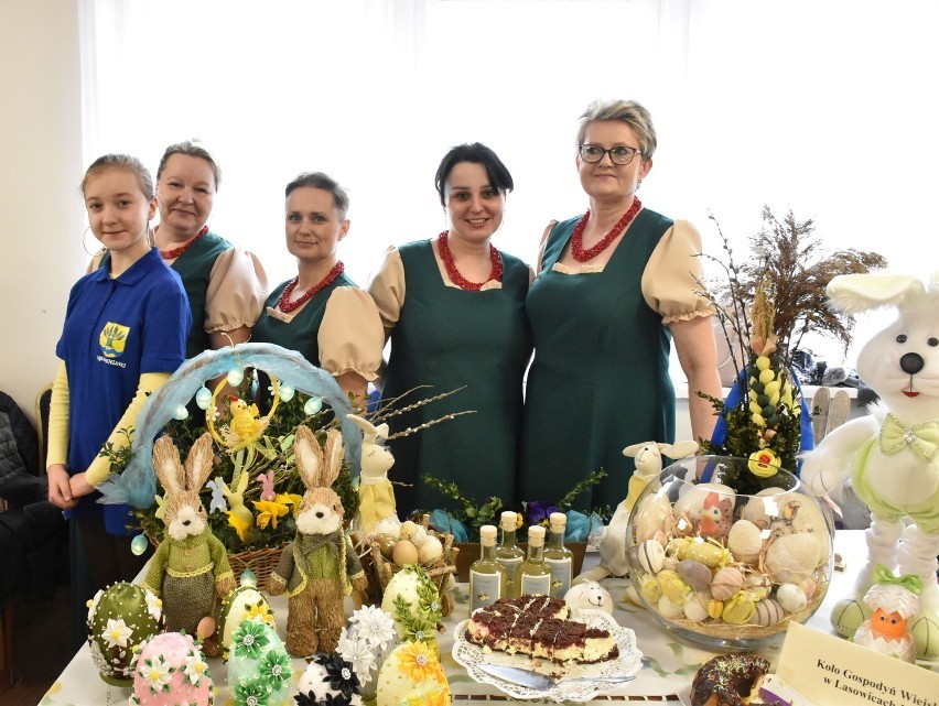Miłoradz. Centrum Aktywności Seniora na Festiwalu Przysmaku Wielkanocnego.