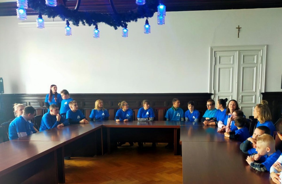 Malbork. Wychowankowie SORW z odwiedzinami w Starostwie Powiatowym.