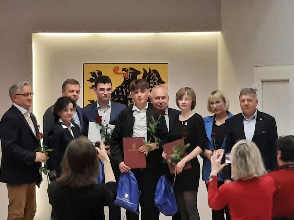 Malbork. Uczeń II LO Oliwier Orszulak laureatem Pomorskiego Konkursu Wiedzy o Samorządzie Terytorialnym.