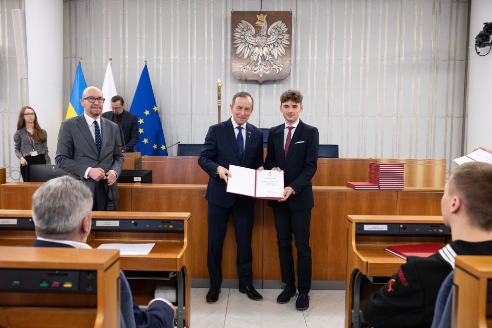 Nowy Dwór Gdański. Uczeń I LO Wiktor Maciejewski finalistą turnieju wiedzy o Senacie RP.
