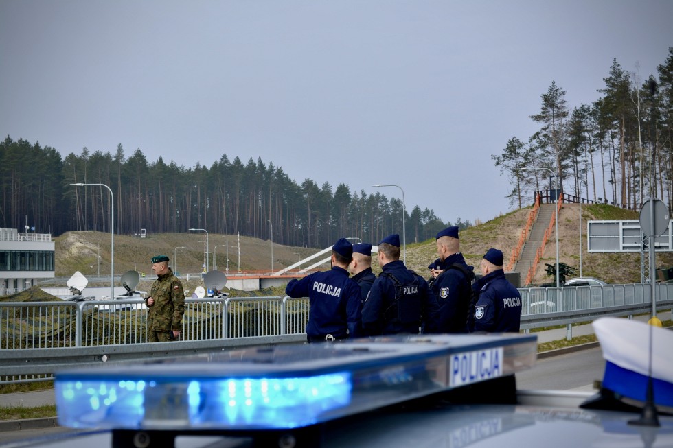 Nowy Dwór Gdański. Policjanci zabezpieczali wizytę Prezydenta RP podczas ćwiczeń ZALEW-23.
