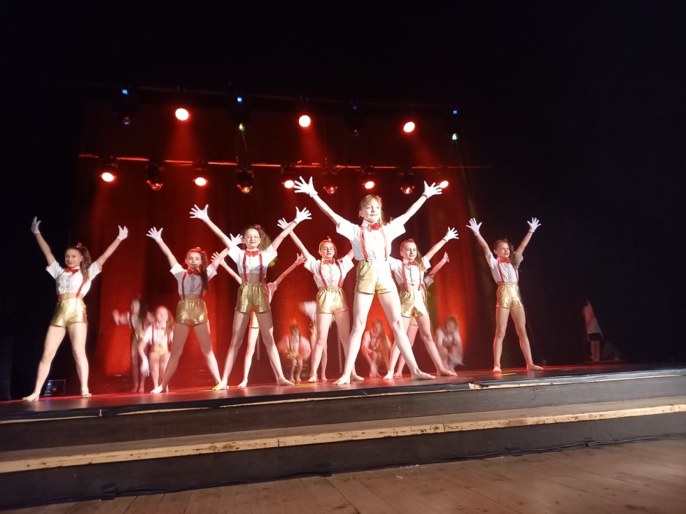 Malbork. Sukces zespołu Bursztynki na Mazurskich Transformacjach Tanecznych.