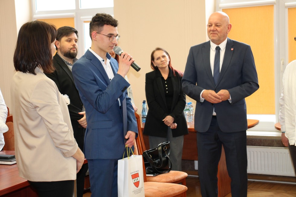 Sztum. Zwycięzca wojewódzkiego konkursu Paweł Świderski doceniony przez Starostę.