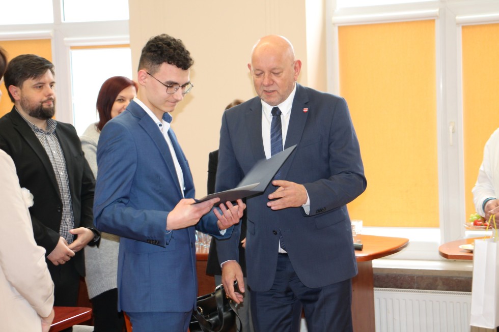 Sztum. Zwycięzca wojewódzkiego konkursu Paweł Świderski doceniony przez Starostę.
