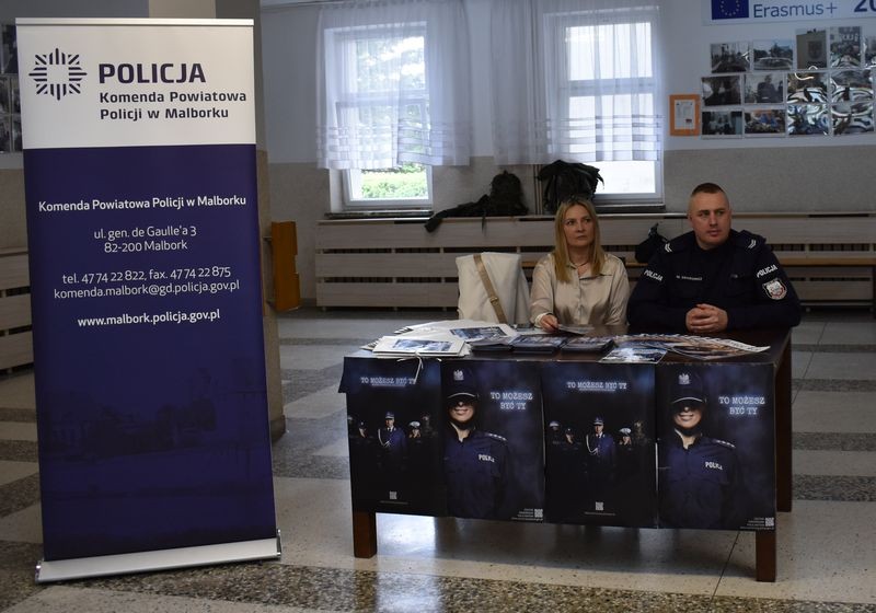 Malbork. Uroczyste wręczenie świadectw w klasach mundurowych.