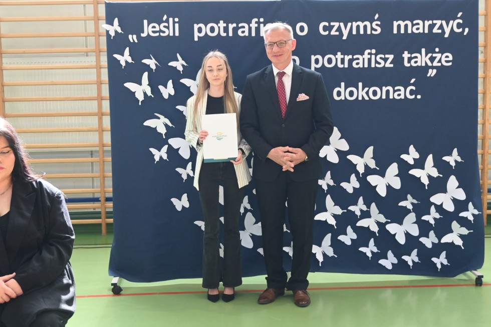 Nowy Dwór Gdański. Zakończenie roku szkolnego – pożegnanie maturzystów.
