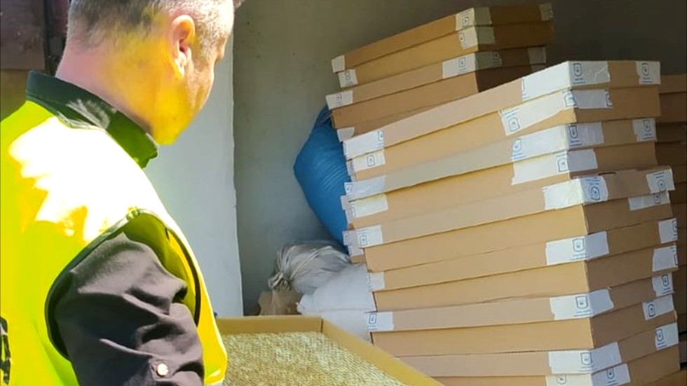 Sztum. Policjanci zabezpieczyli krajankę tytoniową i papierowy wartości ponad 1 mln zł.