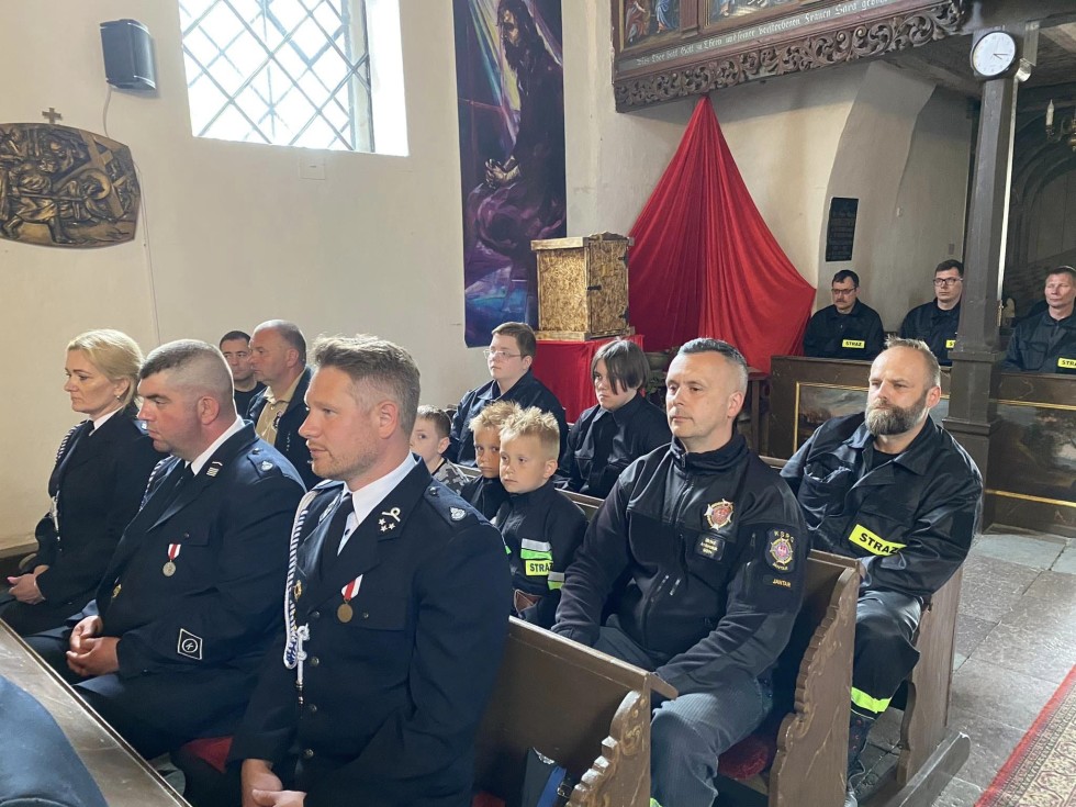 Nowy Dwór Gdański. Obchody Dnia Strażaka – parada pojazdów i msza święta.