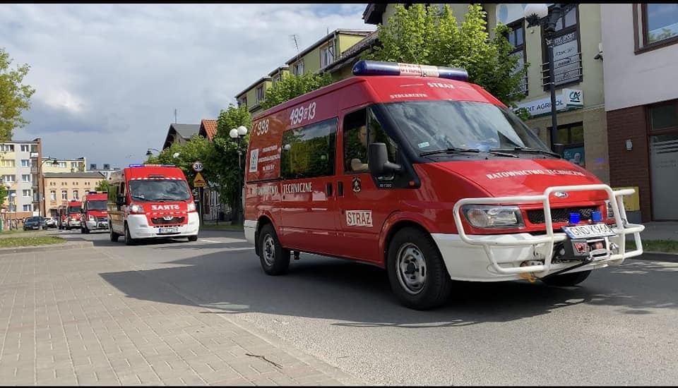 Nowy Dwór Gdański. Obchody Dnia Strażaka – parada pojazdów i msza święta.