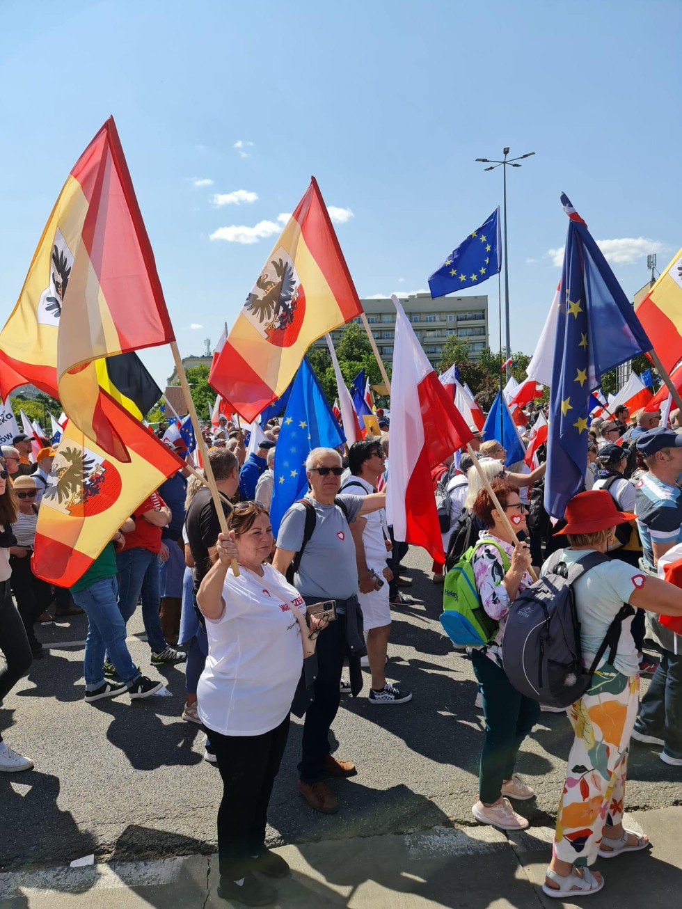Tłumy na ulicach w Warszawie - Malbork na Wielkim Marszu w stolicy!