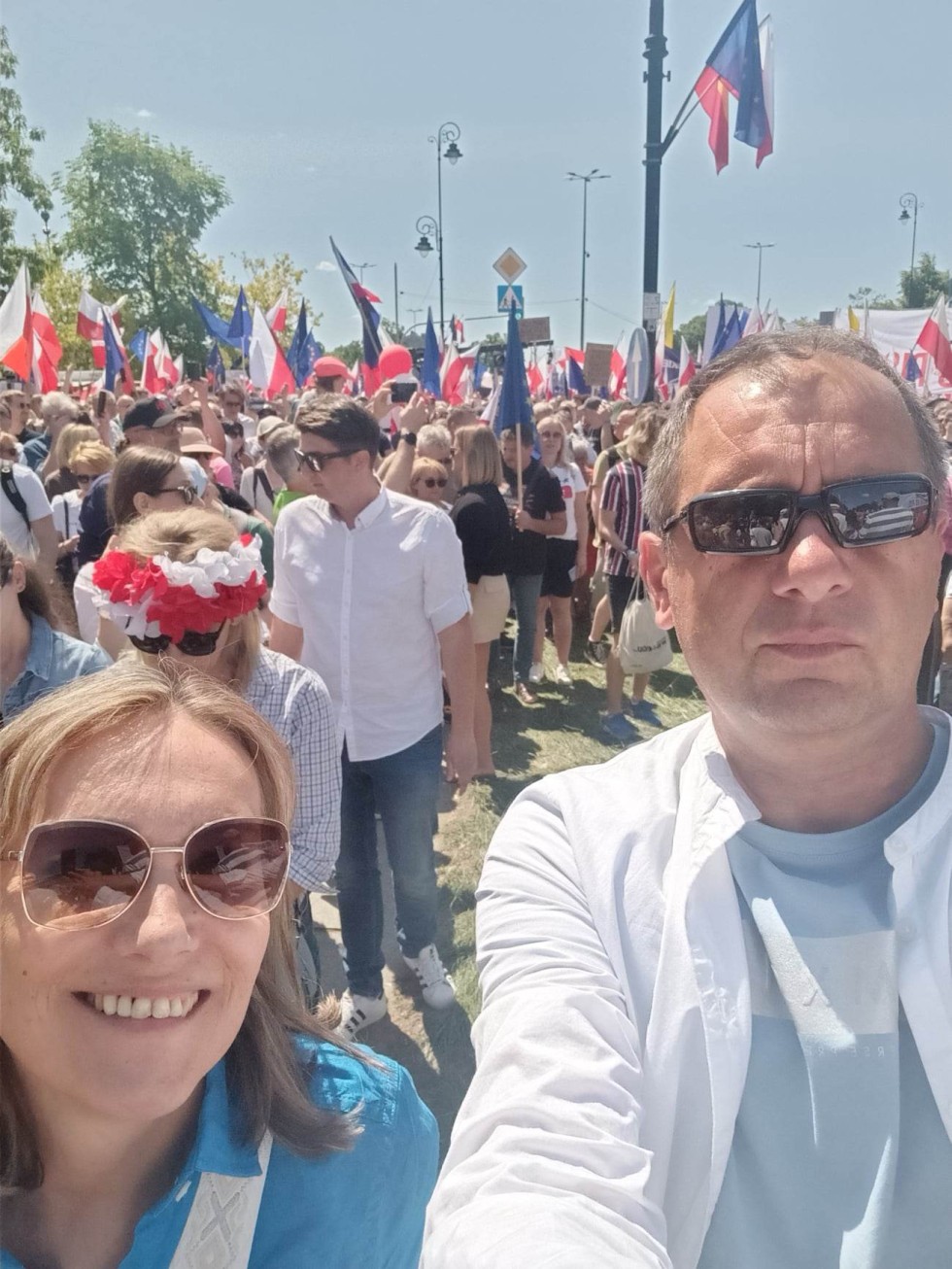 Tłumy na ulicach w Warszawie - Malbork na Wielkim Marszu w stolicy!