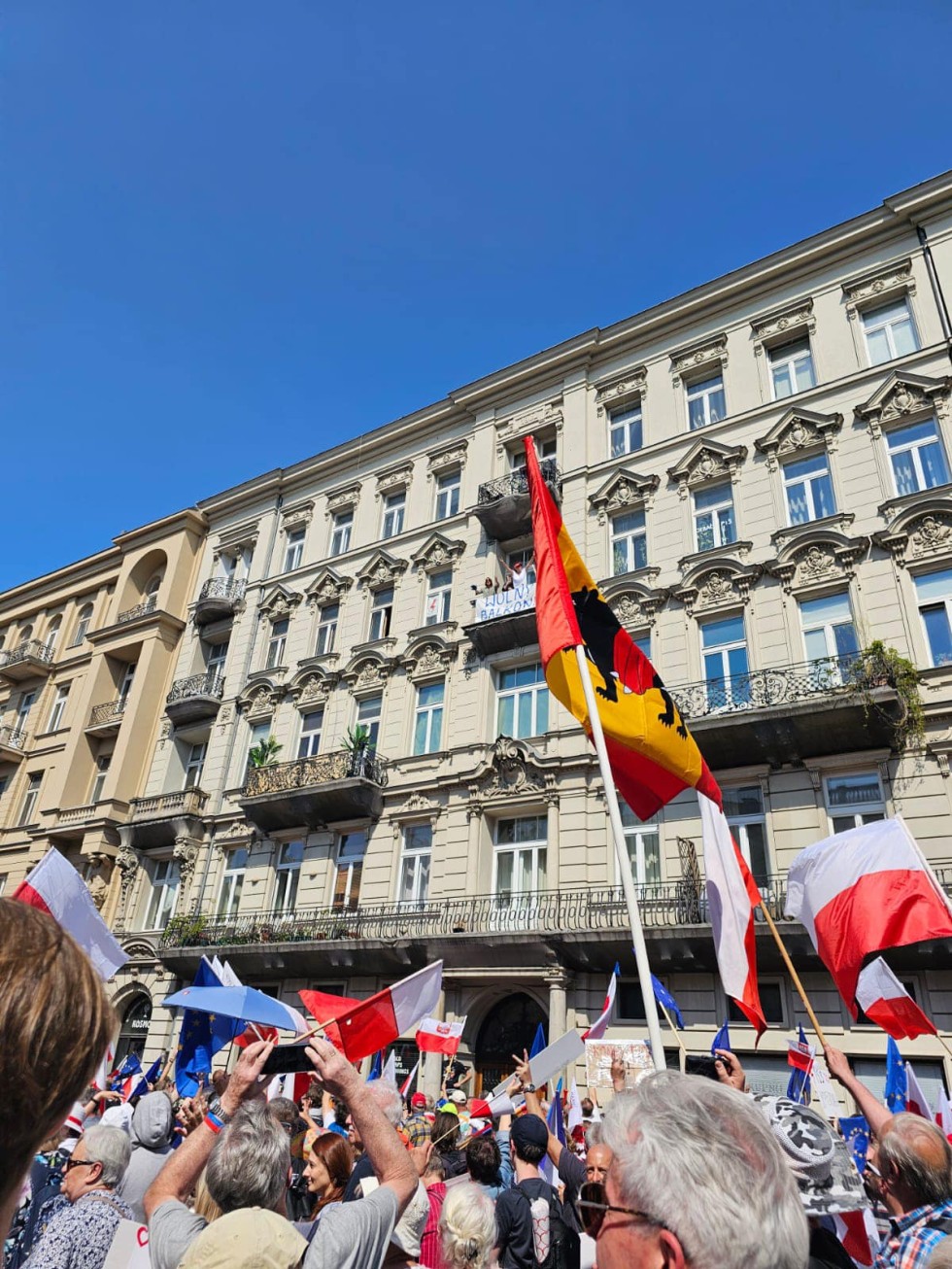 Tłumy na ulicach w Warszawie - Malbork na Wielkim Marszu w stolicy!
