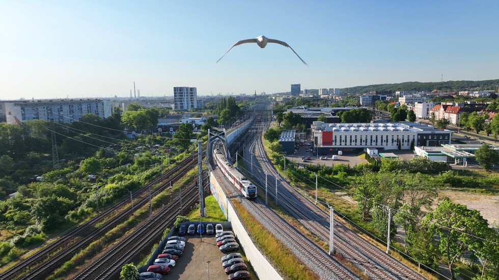 Elektryfikacja trwała dwa lata. Od poniedziałku elektryczne pociągi kursują linią PKM.
