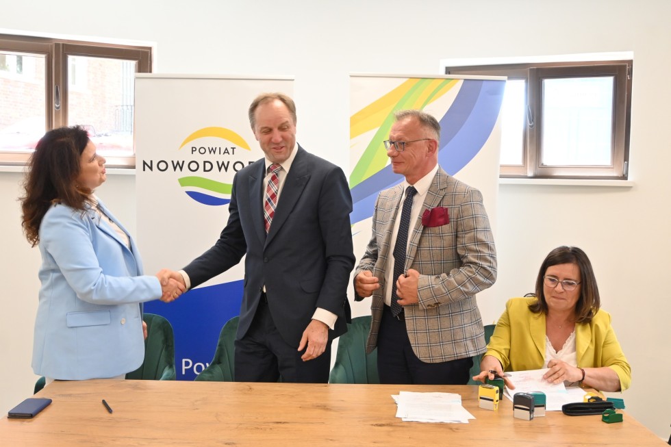 Nowy Dwór Gdański. Wkrótce przebudowa drogi powiatowej w Lubieszewie – podpisano umowę.