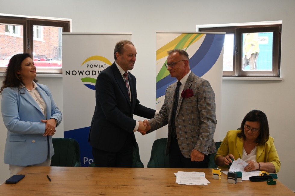 Nowy Dwór Gdański. Wkrótce przebudowa drogi powiatowej w Lubieszewie – podpisano umowę.