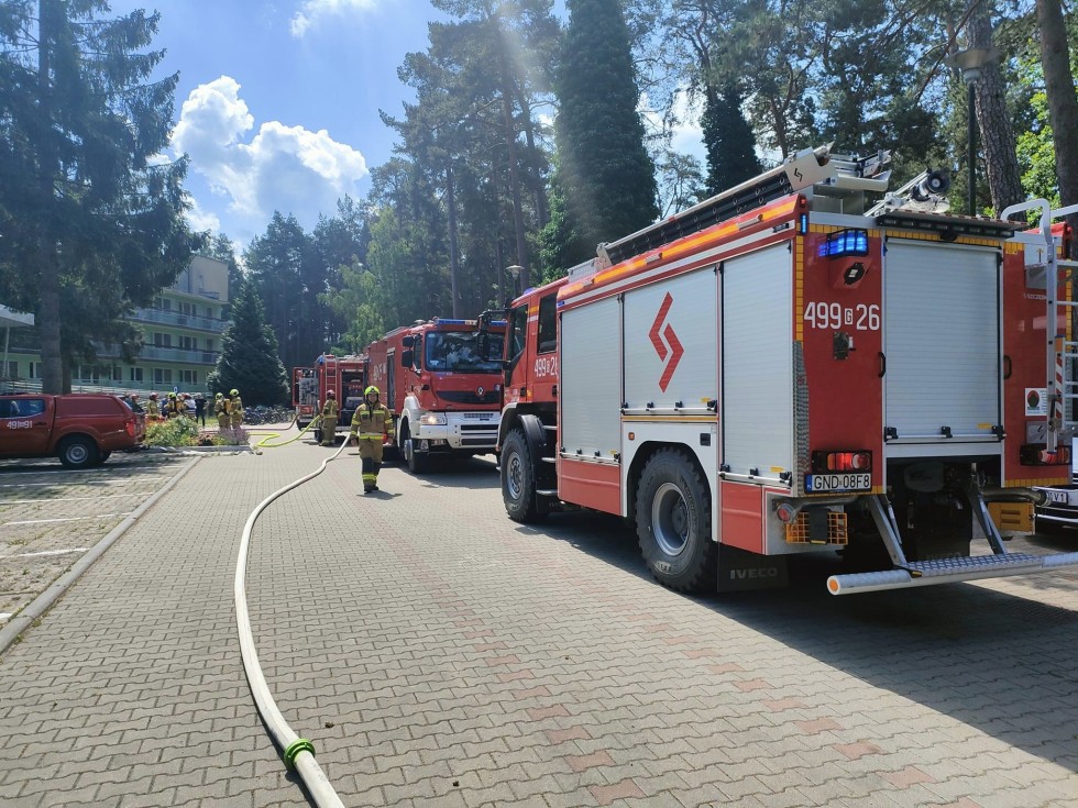 Powiat nowodworski. Pożar w Domu Pomocy Społecznej w Stegnie - ćwiczenia strażaków.