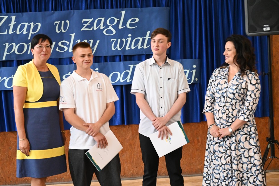 Zakończenie roku szkolnego i stypendia Starosty Nowodworskiego.
