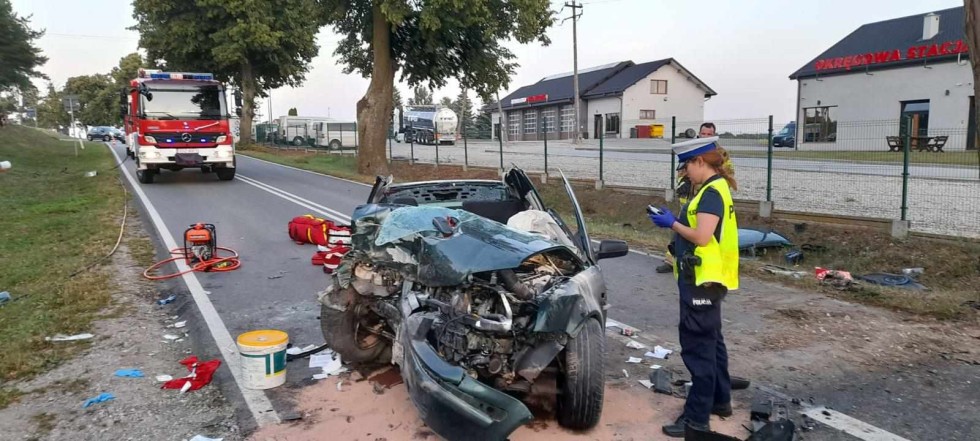 Powiat sztumski. 20-latka w ciąży nie żyje po uderzeniu samochodu w drzewo.
