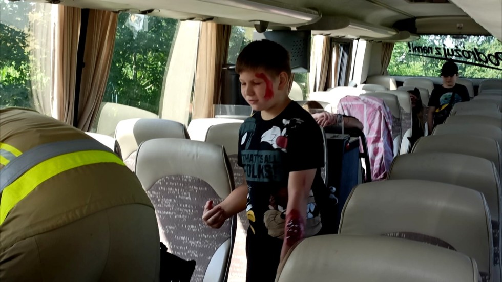 Powiat nowodworski. Wypadek masowy z udziałem autobusu i pojazdu dostawczego w Kmiecinie – ćwiczenia strażaków.