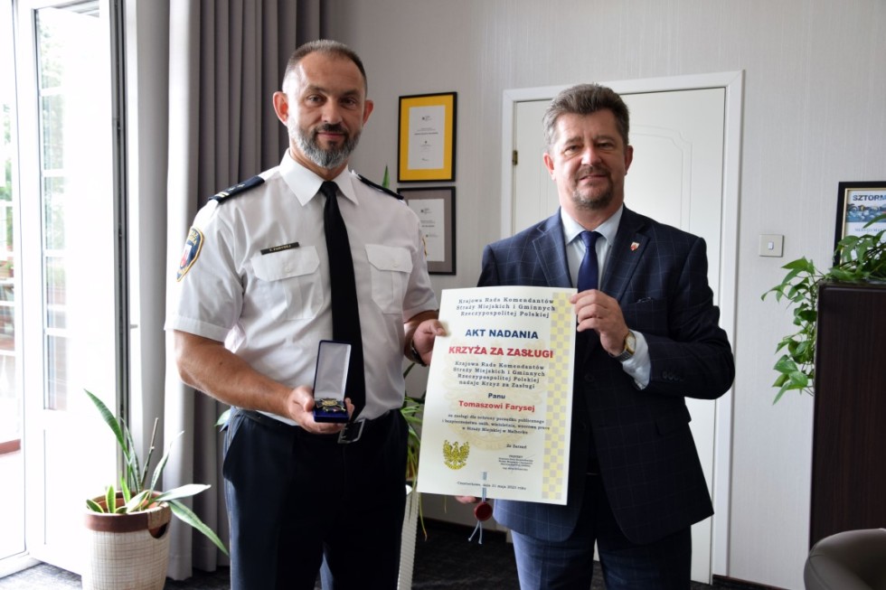 Malbork. Komendant Tomasz Farysej odznaczony Krzyżem za Zasługi.