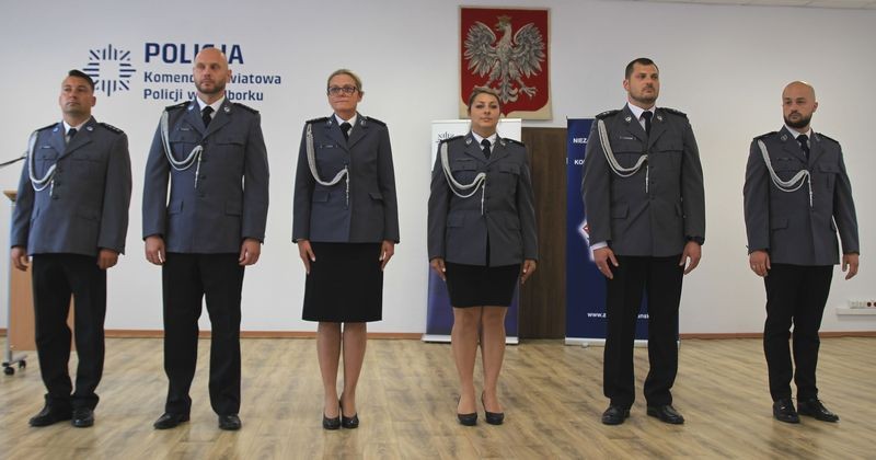 Malbork. Święto Policji – wręczono awanse i odznaczenia.
