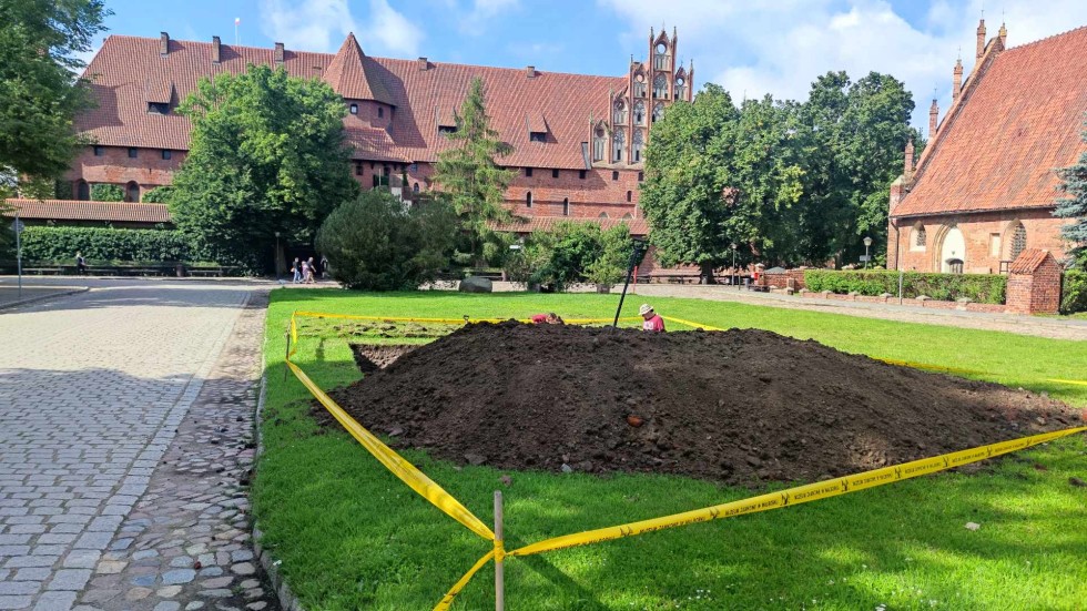 Malbork. Pod zamkiem prowadzone są prace archeologiczne.