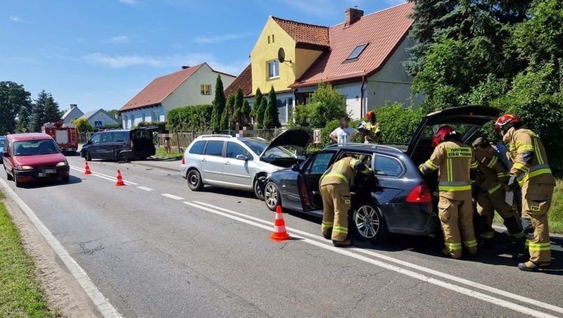 Powiat malborski. W dwóch kolizjach zderzyło się łącznie 8 pojazdów.