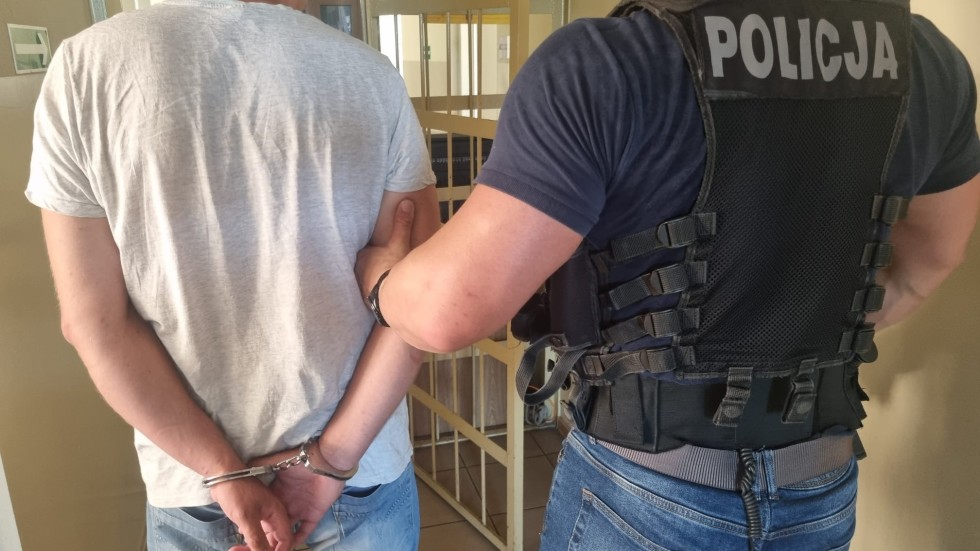 Nowy Dwór Gdański. Poszukiwany listem gończym seryjny włamywacz w rękach policji.